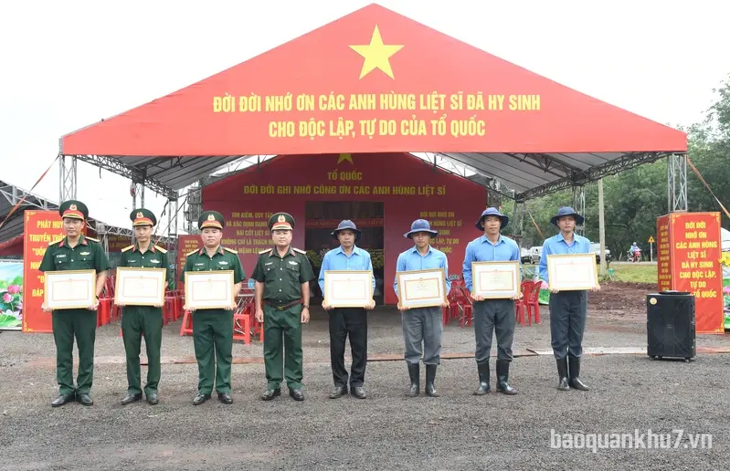Thủ trưởng Bộ Tư lệnh Quân khu 7 thăm, động viên Đội K72 thực hiện nhiệm vụ tìm kiếm, quy tập hài cốt liệt sĩ