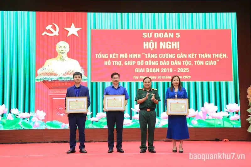 Sư đoàn 5 “Tăng cường gắn kết thân thiện, hỗ trợ, giúp đỡ đồng bào dân tộc, tôn giáo” trên địa bàn đóng quân