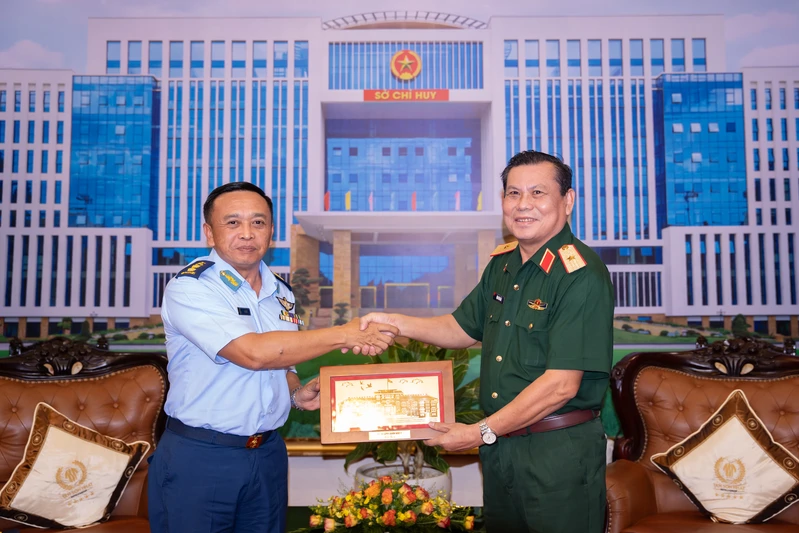 Quân khu 7 tiếp đoàn Học viện Quốc phòng Bru-nây