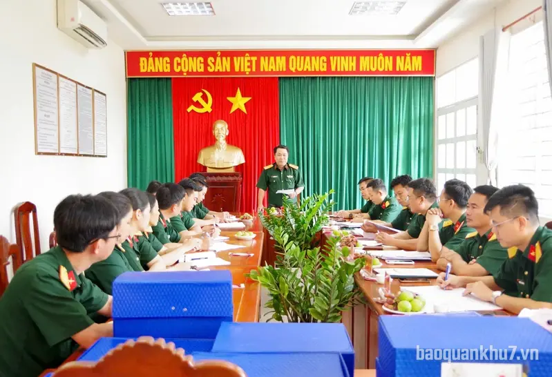 Cục Chính trị Quân khu 7 kiểm tra thực hiện nhiệm vụ chính trị tại Đoàn Văn công Quân khu và Báo Quân khu
