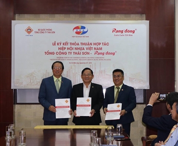 Lễ ký kết thỏa thuận hợp tác giữa Tổng công ty Thái Sơn với Hiệp hội Nhựa Việt Nam và Công ty Cổ phần Nhựa Rạng Đông.