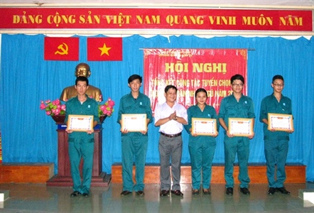 Chính trị viên Trương Trần Phương - quan tâm tạo nguồn cán bộ từ dân quân
