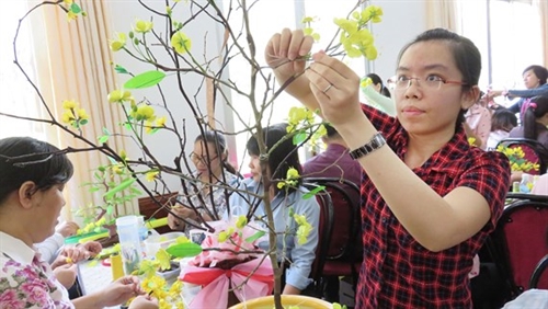 Chung tay chăm lo tết công nhân xa quê