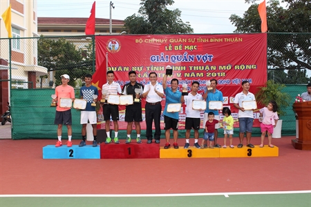 Bộ CHQS tỉnh Bình Thuận tổ chức giải quần vợt chào mừng ngày thành lập Quân đội Nhân dân