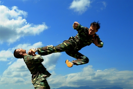 Quân đội anh hùng của một dân tộc anh hùng
