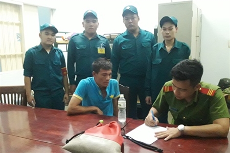 Dân quân Quận 12 bắt cướp