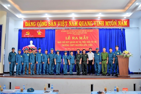 Ra mắt Ban CHQS và Tiểu đội tự vệ Trường THPT Nguyễn Hữu Tiến, huyện Hóc Môn