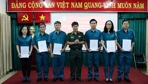 Ra mắt Ban Chỉ huy Quân sự và Trung đội Tự vệ Công ty Cấp nước Bến Thành