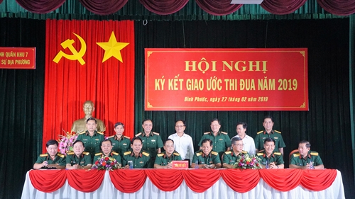 Ký kết giao ước thi đua khối quân sự địa phương Quân khu 7