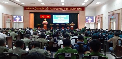 Quận Bình Tân phổ biến pháp luật về vũ khí, vật liệu nổ và công cụ hỗ trợ