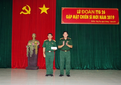 Lữ đoàn 26 thăm, tặng quà chiến sĩ mới tại Trung đoàn 201, Sư đoàn 302