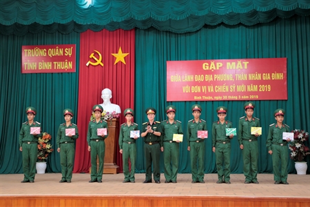 Trường Quân sự tỉnh Bình Thuận: Gặp mặt giữa lãnh đạo địa phương và thân nhân gia đình chiến sĩ mới