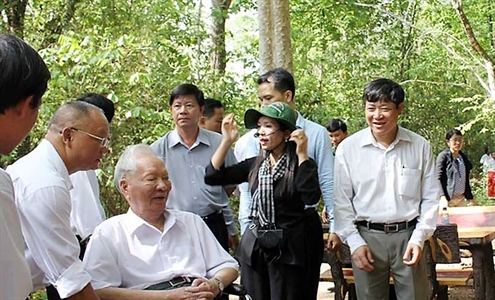 Đại tướng Lê Đức Anh với quê hương Lộc Ninh anh hùng
