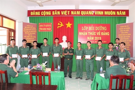 Đảng ủy Quân sự tỉnh Bình Thuận bồi dưỡng nhận thức Đảng cho quần chúng ưu tú