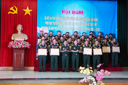 Bộ CHQS tỉnh Bình Thuận tôn vinh điển hình tiên tiến
