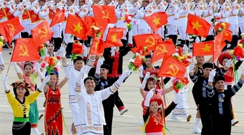 Phòng, chống "tự diễn biến", "tự chuyển hóa"
Đừng để tác phong “quan phụ mẫu” trỗi dậy khiến lòng dân ta thán