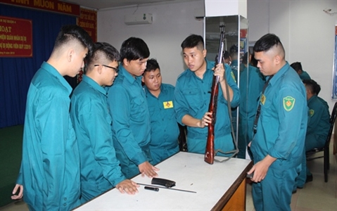 LLVT Quận 4 huấn luyện sử dụng vũ khí cho dân quân thường trực