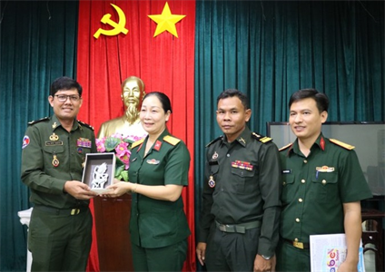 Bộ Tư lệnh Quân khu 4, Quân đội Hoàng Gia Campuchia thăm và làm việc tại Bảo tàng LLVT miền Đông Nam Bộ