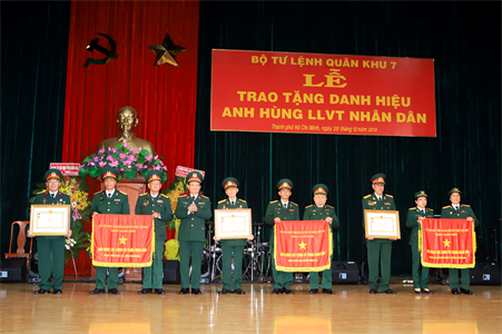 Kỷ niệm 56 năm Ngày truyền thống Báo Quân khu 7  (1/11/1963 - 1/11/2019) 
Báo Quân khu 7 tiếp nối truyền thống Báo Quân giải phóng Miền B2