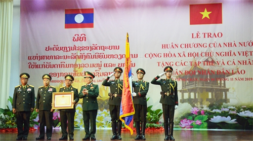 Trao tặng Huân chương cao quý của Nhà nước Việt Nam cho các tập thể, cá nhân thuộc Quân đội nhân dân Lào
