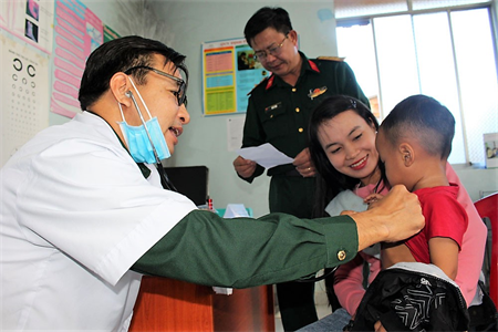 Thắm đượm nghĩa tình quân dân