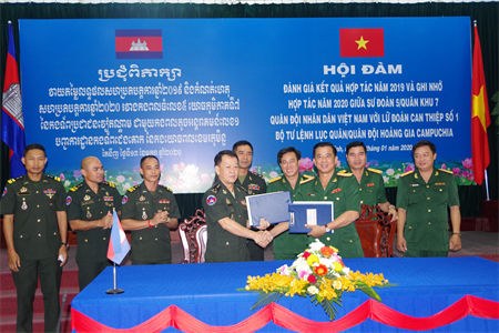 Sư đoàn  5 hội đàm hợp tác với Lữ đoàn Can thiệp số 1, Quân đội Hoàng gia Campuchia