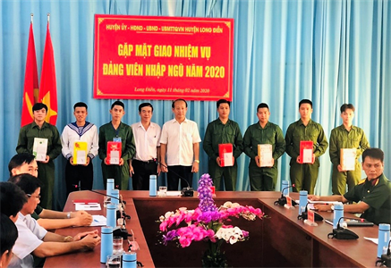 Huyện Long Điền (tỉnh Bà Rịa-Vũng Tàu)  gặp mặt,  giao nhiệm vụ cho đảng viên trước khi lên đường nhập ngũ