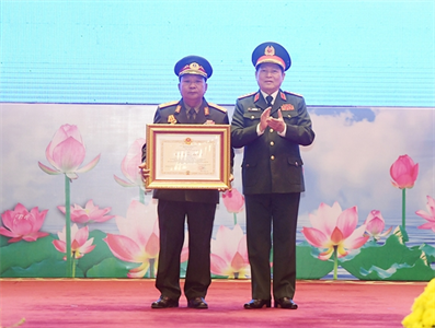 Trao Huân chương của Nhà nước Việt Nam và Nhà nước Lào tặng các tập thể, cá nhân quân đội hai nước