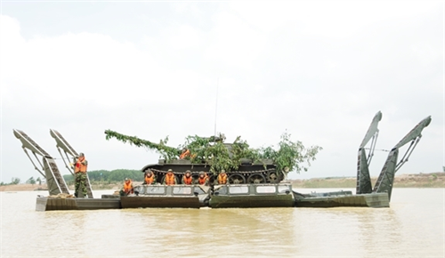 Mỗi cán bộ, đảng viên phải luôn tự soi, tự sửa