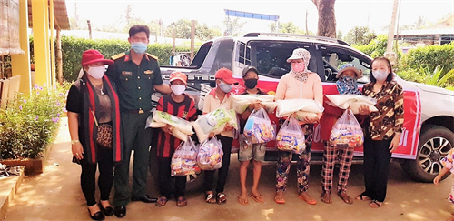 Đại đội 10, Ban CHQS huyện Bù Đốp, tỉnh Bình Phước chung tay chống dịch Covid-19