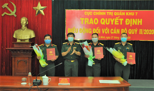 Cục Chính trị Quân khu 7 trao quyết định điều động cán bộ quý II năm 2020