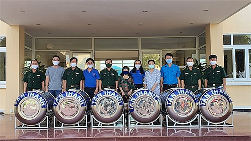 Tỉnh Bình Phước tặng 36 bồn nước cho các điểm, chốt phòng chống dịch Covid-19