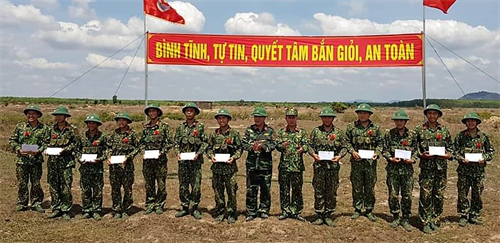 Tỉnh Đồng Nai kiểm tra chiến sĩ mới bắn súng tiểu liên AK bài 1 và đánh thuốc nổ