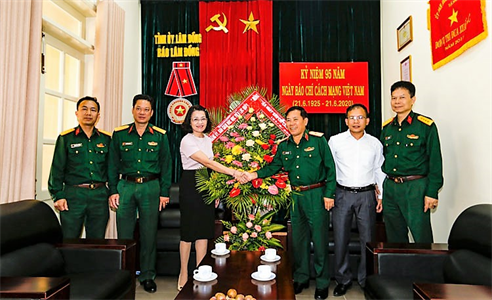 Học viện Lục quân thăm và chúc mừng Báo Lâm Đồng nhân ngày Báo chí Cách mạng Việt Nam