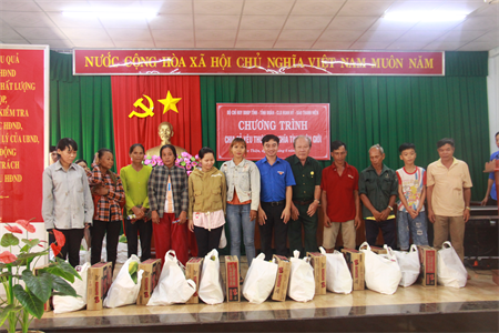 Tuổi trẻ Bình Phước sẻ chia yêu thương với vùng biên giới