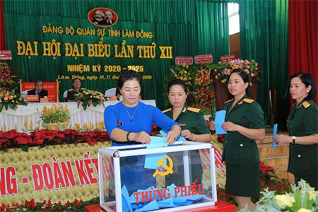 Đại tá Trần Văn Khương – Chính ủy Bộ CHQS tỉnh tái đắc cử Phó bí thư thường trực Đảng ủy  Quân sự tỉnh nhiệm kỳ 2020 – 2025.