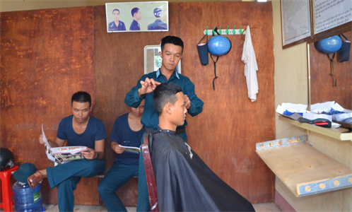 Chiến sĩ học và làm theo Bác