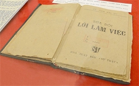 Phòng, chống “tự diễn biến”, “tự chuyển hóa”:
“CÁO MƯỢN OAI HÙM”