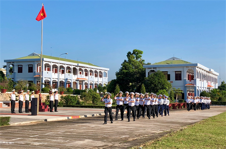 Tư lệnh Vùng 2 Hải quân kiểm tra Lữ đoàn 681