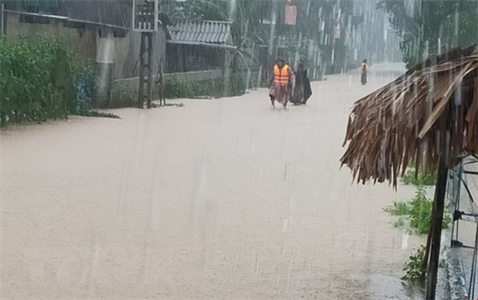 Nước trên các sông từ Quảng Bình đến Ninh Thuận đang lên, đề phòng lũ quét và sạt lở đất