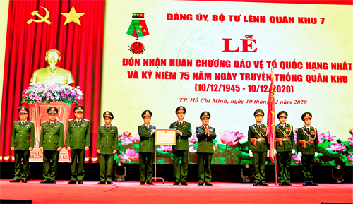 LLVT Quân khu 7 đón nhận Huân chương Bảo vệ Tổ quốc hạng Nhất