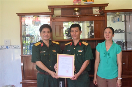 Ban Thanh niên Quân khu 7 trao tặng " ngôi nhà 100 đồng"