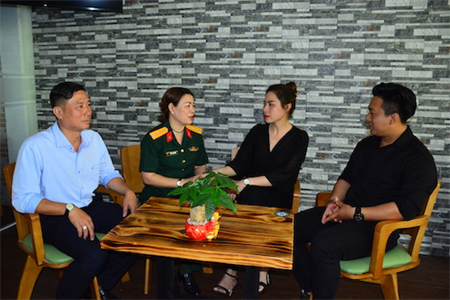 Nữ cử nhân tình nguyện nhập ngũ