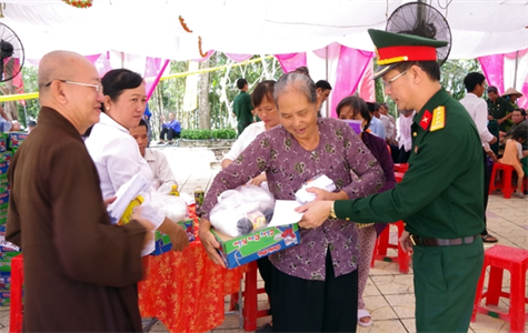 Đồng hành cùng đồng bào tôn giáo