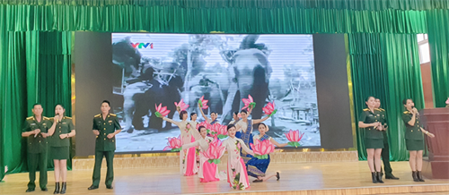Ấm tình hữu nghị ba nước Đông Dương