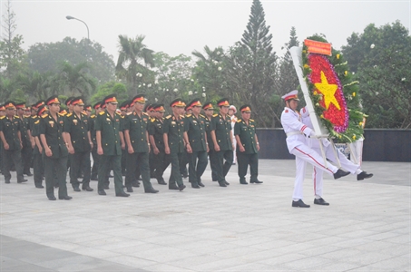 Bộ Tư lệnh Quân khu 7 viếng Nghĩa trang Liệt sĩ thành phố Hồ Chí Minh
