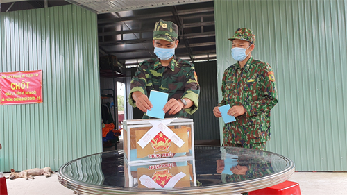 Hòm phiếu lưu động trên chốt chống dịch