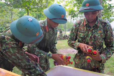Những chai nước mát thắm tình quân dân