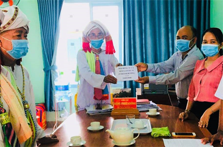 Hội đồng sư cả Hồi giáo Bàni tỉnh Bình Thuận ủng hộ Quỹ vắc xin phòng, chống dịch