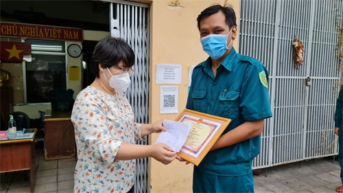 Quận 5 khen thưởng đột xuất dân quân dũng cảm bắt cướp